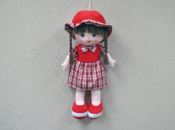 КУКЛА TTV4-215K n в платье с клечатой юбкой и клечатым бантом 26x62x18см. мягк.